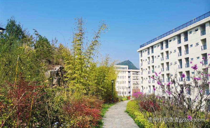 贵州装备制造职业学院中职部校园一角
