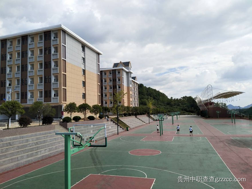 贵州食品工程职业学院中职部篮球场