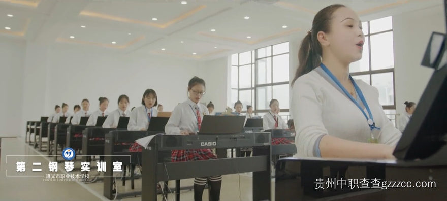 遵义市职业技术学校第二钢琴实训室