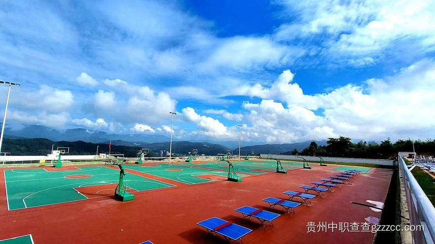 从江县职业技术学校篮球场