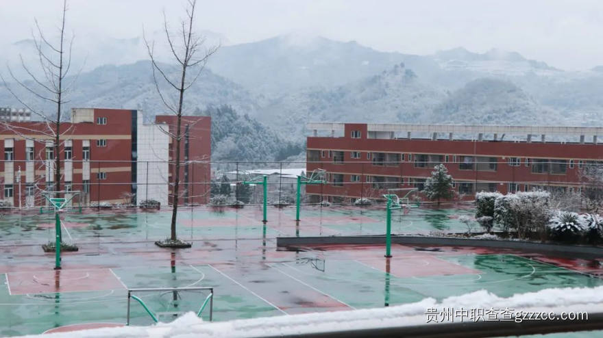习水县中等职业学校篮球场