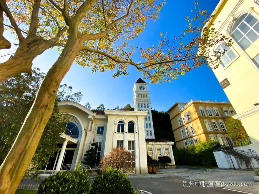 贵州盛华职业学院(中职部)秋天的校园