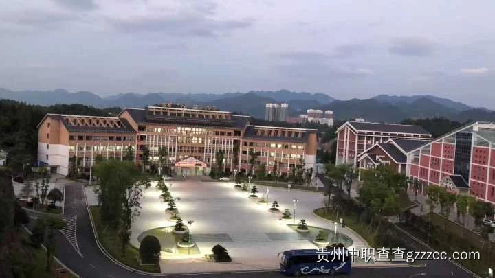 务川仡佬族苗族自治县中等职业学校夜景