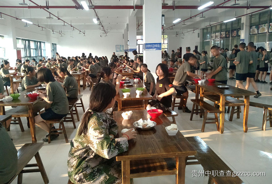 遵义南方白酒中等专业学校饭堂就餐