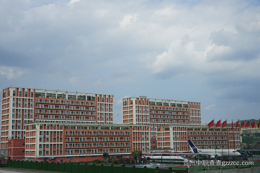 龙里华夏科技职业学校全景