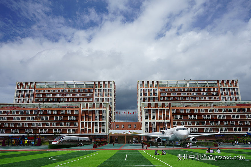 龙里华夏科技职业学校校园一角